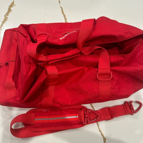 SUPREME Red Cordura Nylon Jacquard Logo Duffle Bag SS19 Collection NWT - Picture 6 of 11